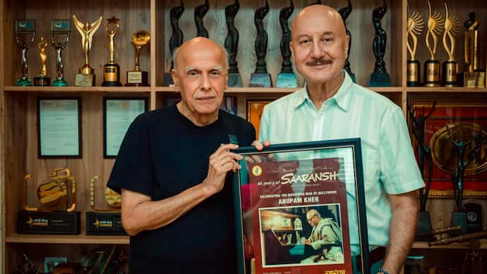 Mahesh-Bhatt-gave-suprise-to-Anupam-Kher-on-release-of-film-Vijay-69