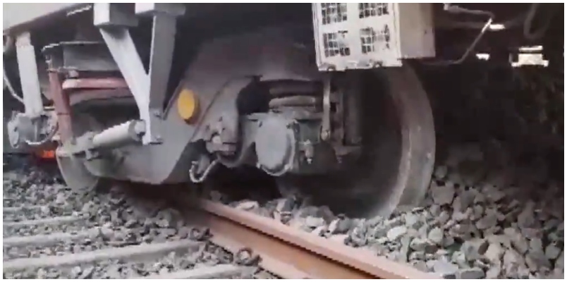 20 PassengerTrains Canceled in Telangana after goods train derailed 