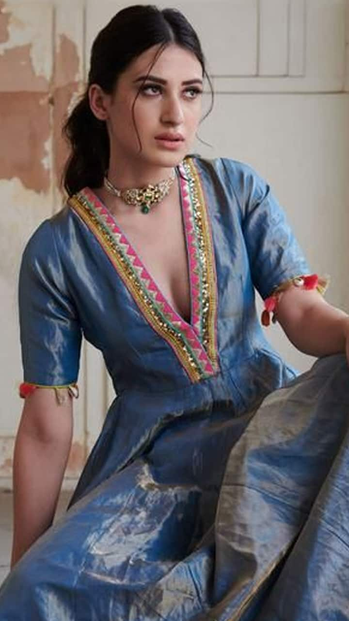 Latest Neckline Designs that give trendy look to simple Kurta