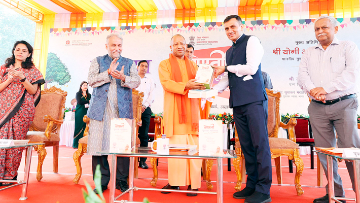 CM Yogi Inaugurates Gomti Book Festival Lucknow Encourages Reading Habits AKP