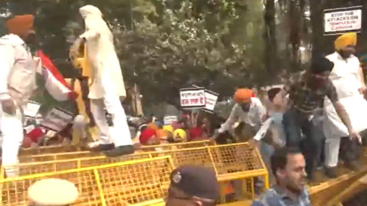 Hindu and Sikh protest outside Canada High Commission 