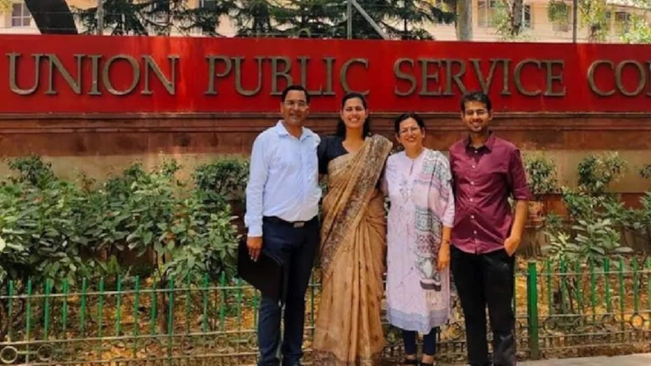 UPSC Success Story: लाखों का पैकेज ठुकराया, 10 घंटे डेली पढ़ाई और ऐसे हासिल की AIR 3 रैंक