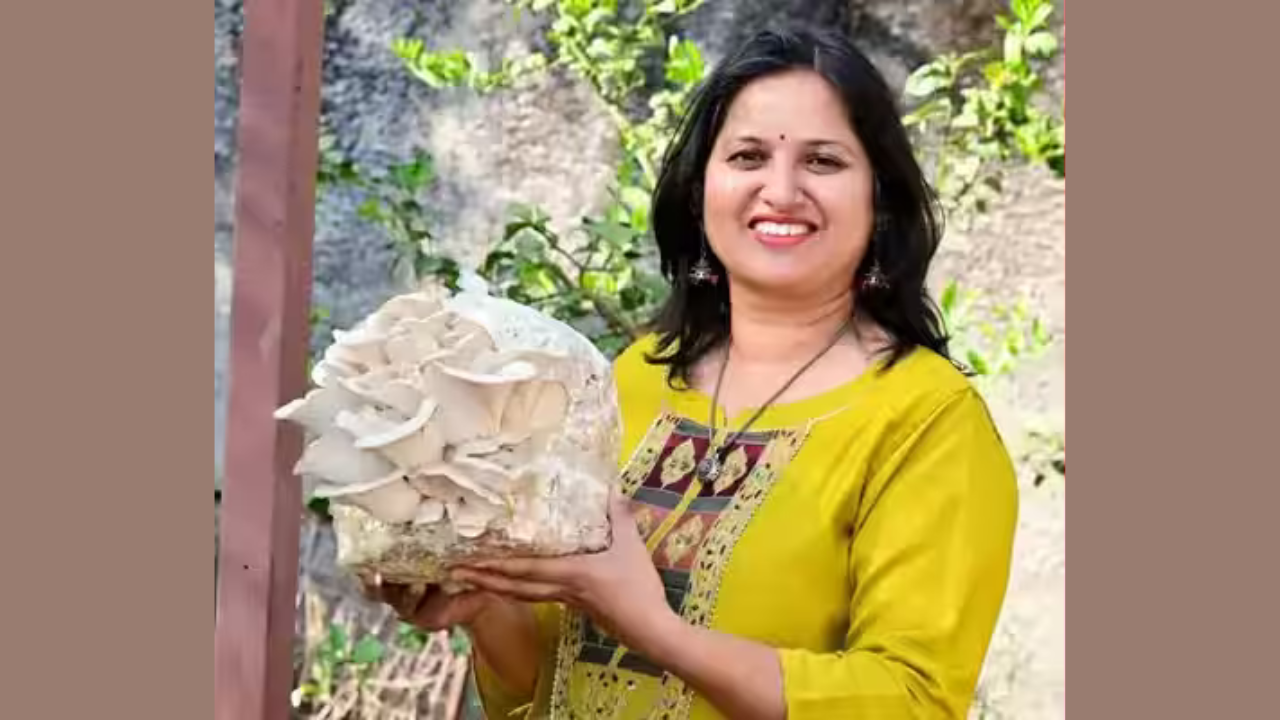 Botany Professor Turns Mushroom Entrepreneur Earning 4 Lakhs Monthly gow