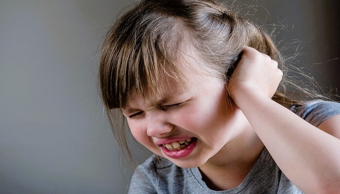 common causes of ear pain in kids during winter and how to prevent it in tamil mks