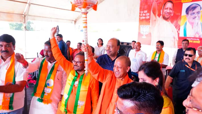 In the 2024 Maharashtra election, Chief Minister Yogi Adityanath represents the BJP-rag