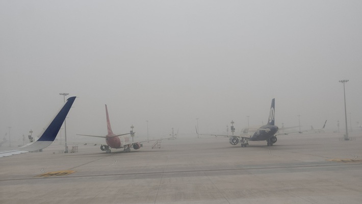 Delhi weather update: Flights, trains disrupted due to thick smog; Check advisories here gcw