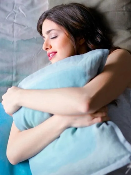 <p>आधी रात के बाद सोना आपके सर्कैडियन लय को बिगाड़ता है। तनाव, चिंता, और डिप्रेशन का खतरा बढ़ सकता है।</p>

