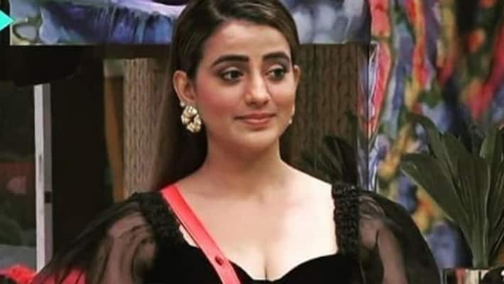 Bhojpuri star Akshara Singh gets death threat, Rs 50 lakh ransom demanded NTI