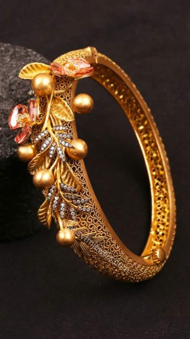 Latest design gold bracelet for stylish look as per the trend