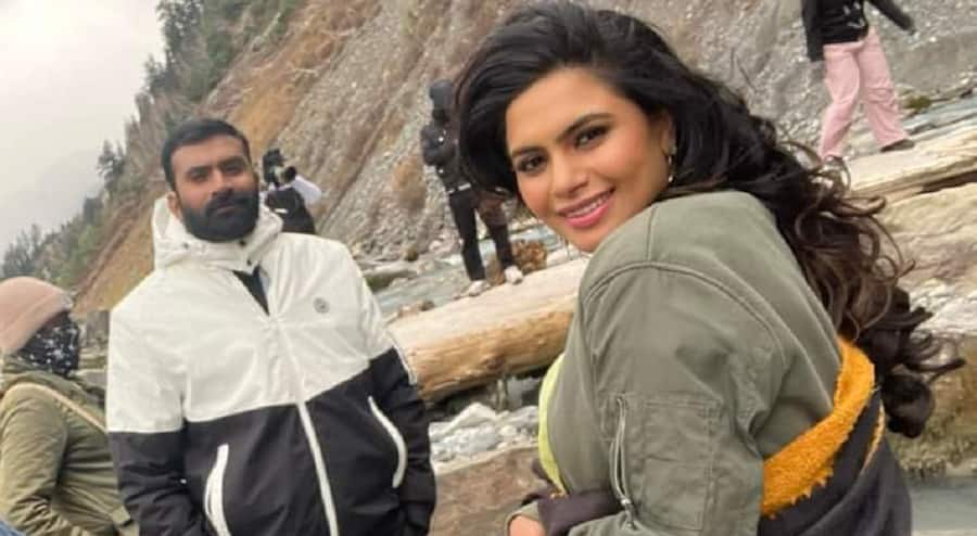 Sidlingu 2 Starrer Loose Mada Yogi and Sonu Gowda in Kashmir gvd