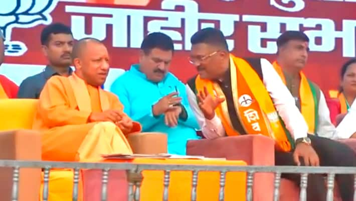 Yogi Adityanath criticizes Maha Aghadi during Maharashtra Election 2024 Campaign AKP