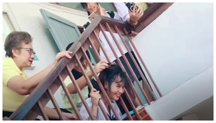 video of a girls head got stuck between the wires in the school's staircase goes viral 