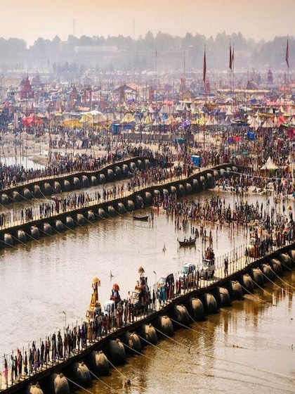<p>महाकुंभ मेला एक धार्मिक आयोजन है, जो चार पवित्र नदियों और तीर्थ स्थलों पर आयोजित होता है। यह मेला दुनियाभर के श्रद्धालुओं को आकर्षित करता है।</p>
