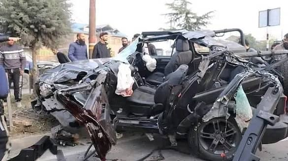 After Dehradun accident, Srinagar-Baramulla crash claims two young lives WATCH VIDEO AJR