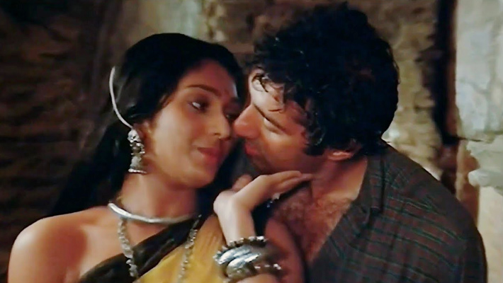 Meenakshi Seshadri Reveals Untold Story Behind Dacoit Movie Kiss Scene With Sunny Deol mrq