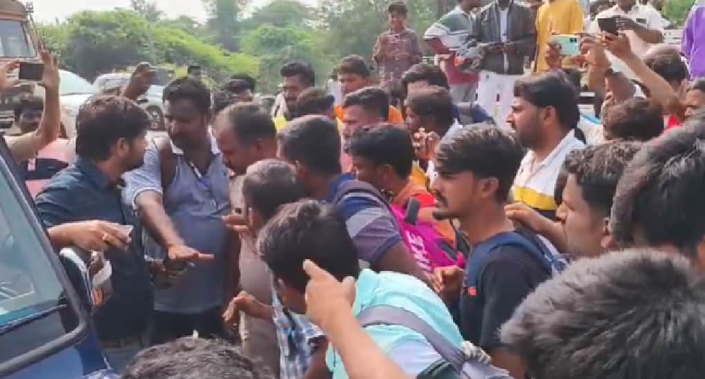 Kalyan Karnataka PDO Exam 2024: Candidates protest against KPSC at sindhanur raichur district rav