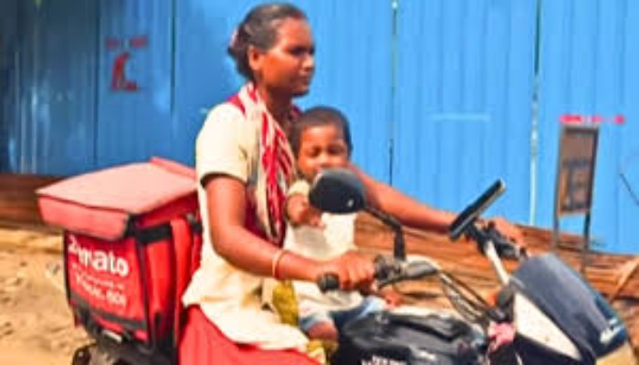 Gujarat: Zomato female delivery agent rides bike with toddler tucked to her belly, earns online praise (WATCH) shk