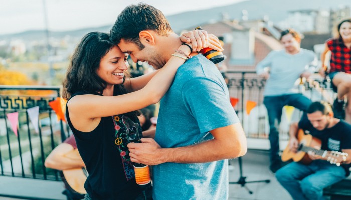 Are people in relationships more satisfied, happier than singles? Here's what study says shk