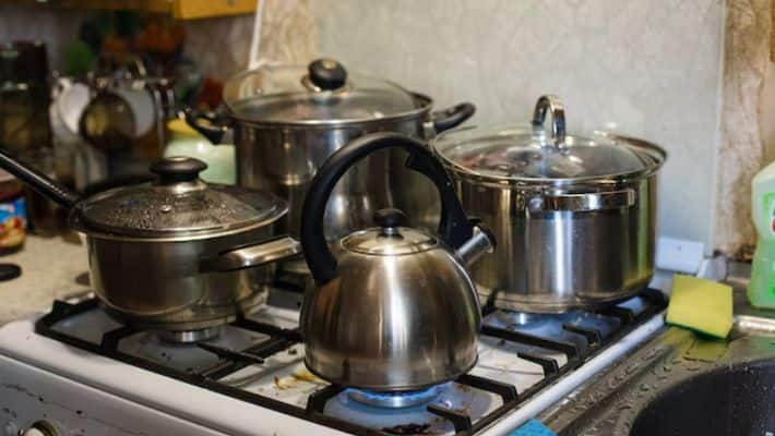 Gas Stove Vastu Mistakes That Invite Poverty san