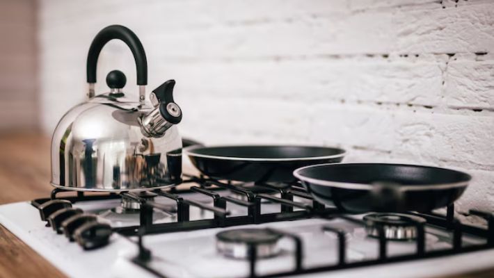 Gas Stove Vastu Mistakes That Invite Poverty san