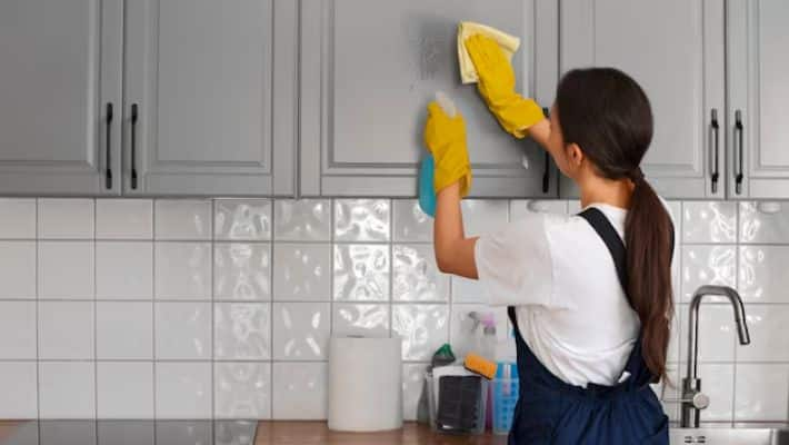 10 Simple Kitchen Cleaning Tips for a Sparkling Kitchen gow