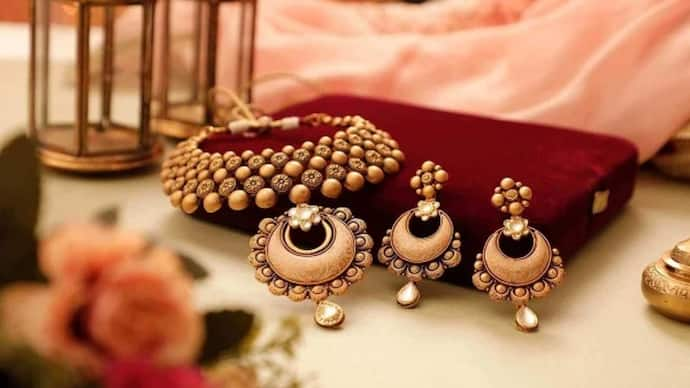 artificial jewellery