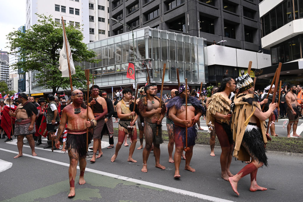 Over 40,000 rally at New Zealand parliament against Bill threatening Maori right; perform Haka dance (WATCH) snt