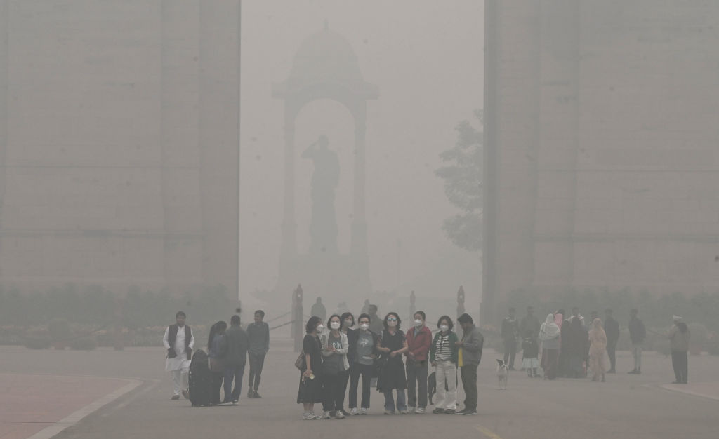 Delhi pollution crisis: Govt seeks Centre's nod for artificial rain, urges PM Modi's intervention (WATCH) snt