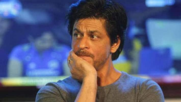 Bollywood Actor Shah Rukh Khan Cry in Bathroom  grg 