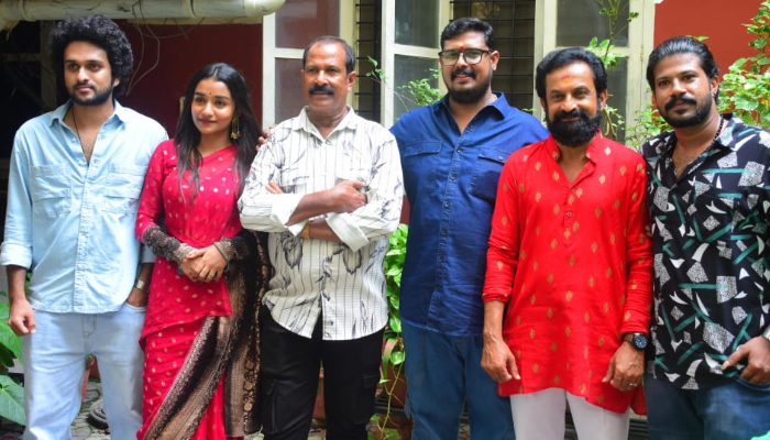 cinema thaarangal malayalam movie starts