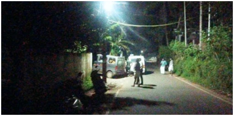 Employee tasted the ices to be packed Police sealed the shop in Kozhikode