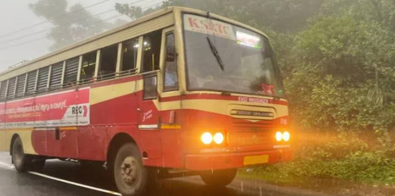 KSRTC latest news conductor and driver fight in KSRTC bus getting stuck on the road