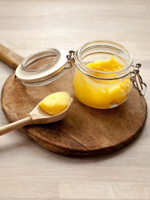 5 Amazing Benefits of Applying Ghee on Face suh