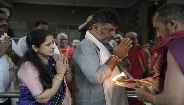 DCM  DK Shivakumar Temple Run with his wife in Uttara Kannada district grg 