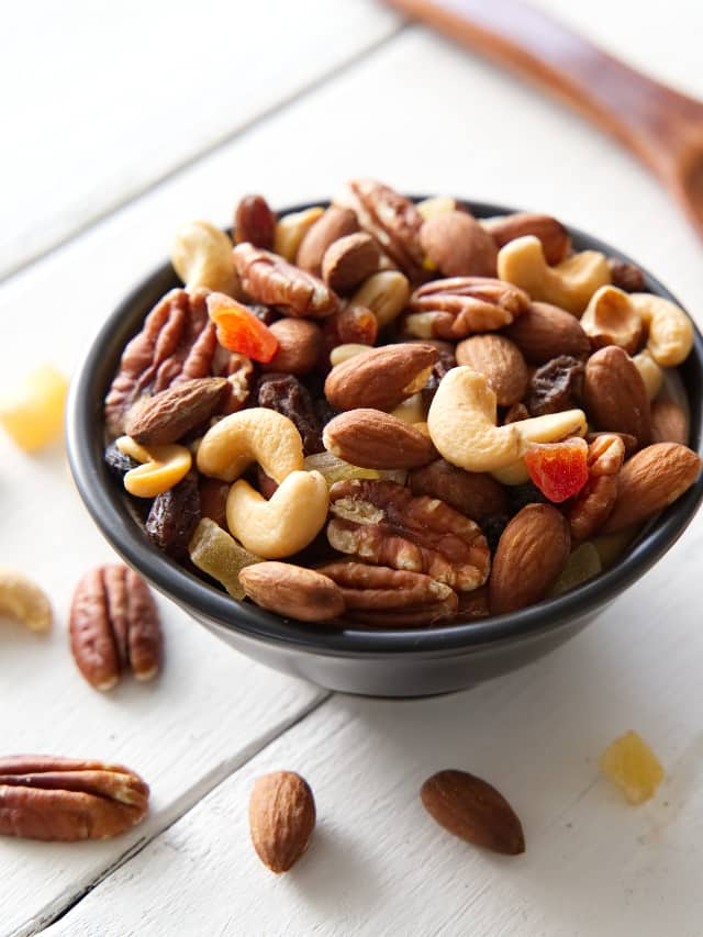 Soaked vs Raw nuts: Health benefits and differences vkp