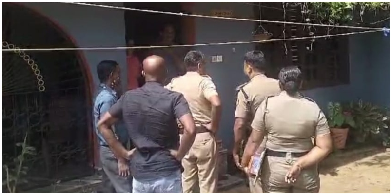 Bedroom burnt down and the gold was lost in Mavelikkara Police intensified the investigation 