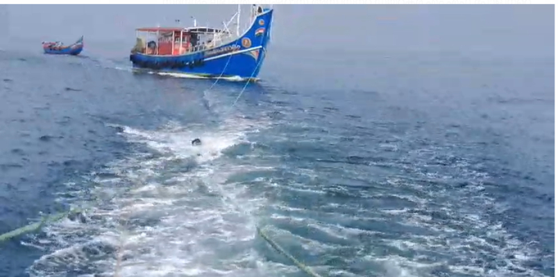 40 fishermen trapped in the sea were rescued