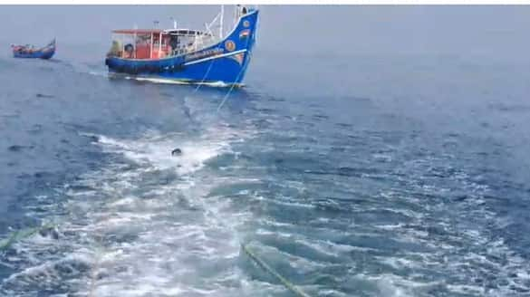 40 fishermen trapped in the sea were rescued