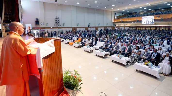 CM Yogi Adityanath emphasizes Vasudhaiva Kutumbakam at Chief Justices Conference