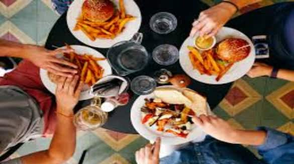 What time should you stop eating at night? Study finds 'serious health effects' for people who eat after 5 pm shk