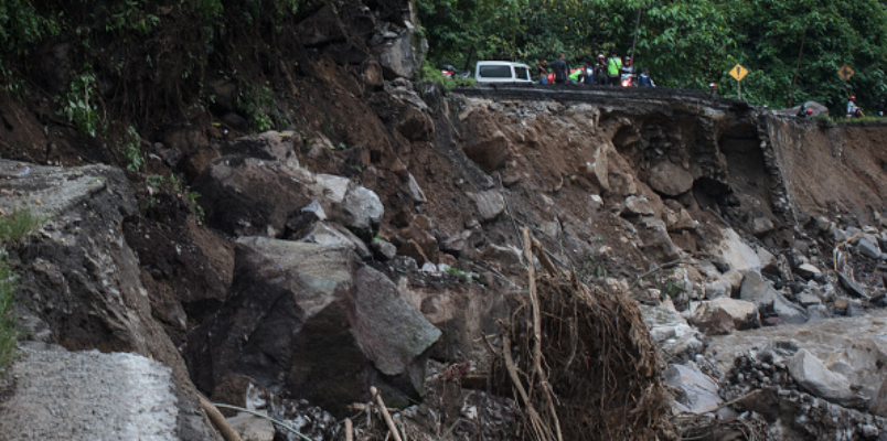 Sumatra island flash flood landslide 16 dead many missing