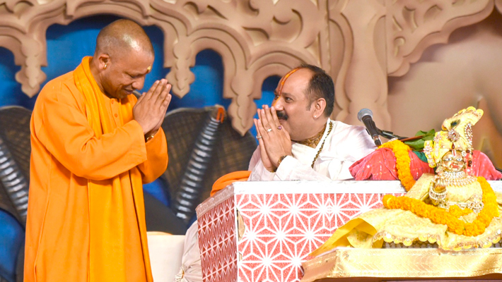 CM Yogi Addresses Shiv Mahapuran Katha in Varanasi, Links to Kumbh 2025