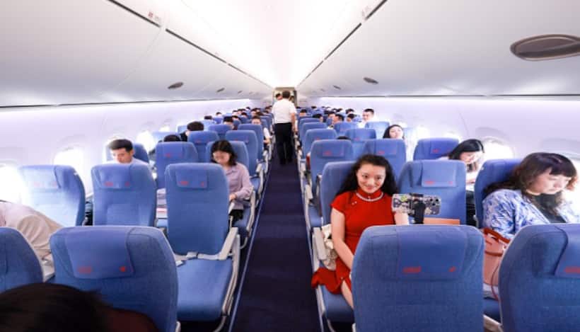 Travel vlogger shares 'genius' hack to avoid dreaded middle seat on airplane without paying extra (WATCH)