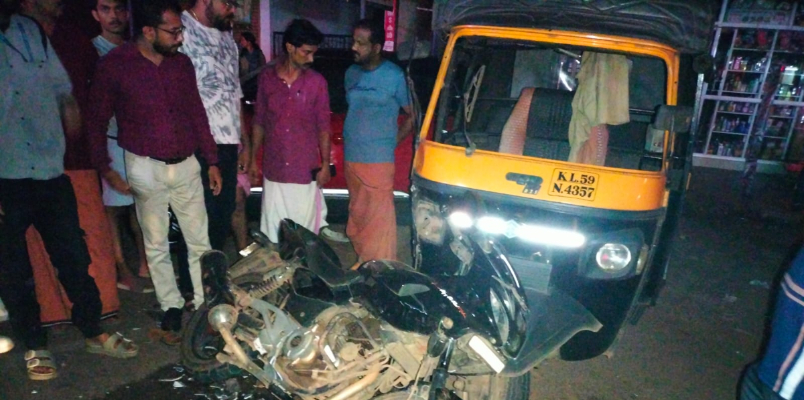 car did not stop after hitting the auto Two people were injured driver KSEB Sub Engineer in custody