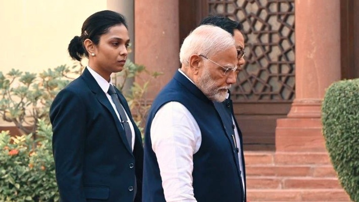 Woman SPG commando walking behind PM Modi! Who is she? Rya