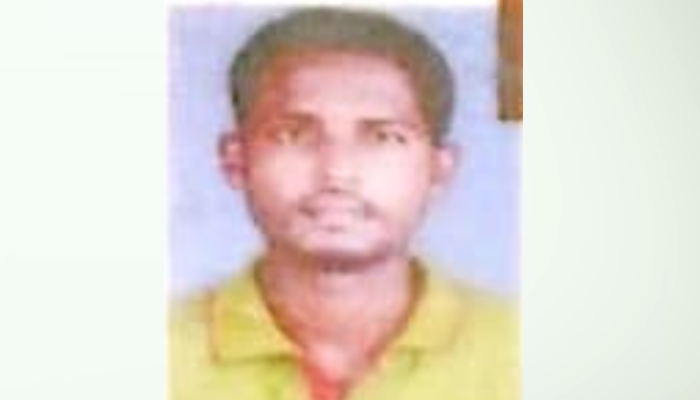 Alappuzha man jumped in front of train with child both died