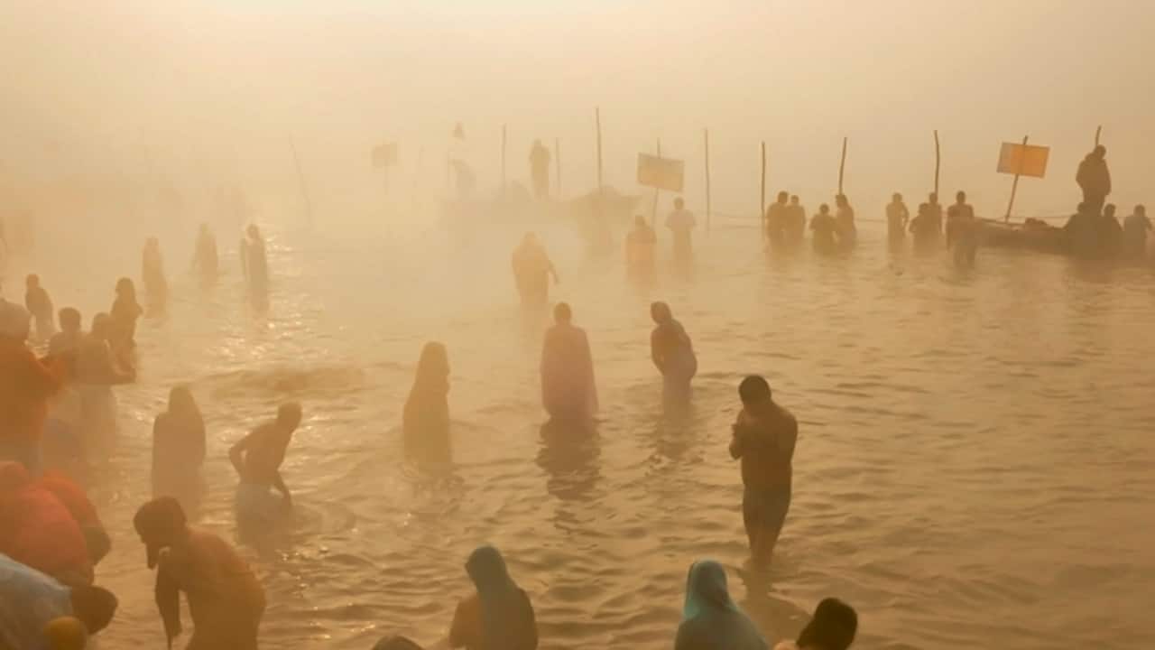 Mahakumbh 2025: इन चीजों को घर लाने से बढ़ेगा सौभाग्य