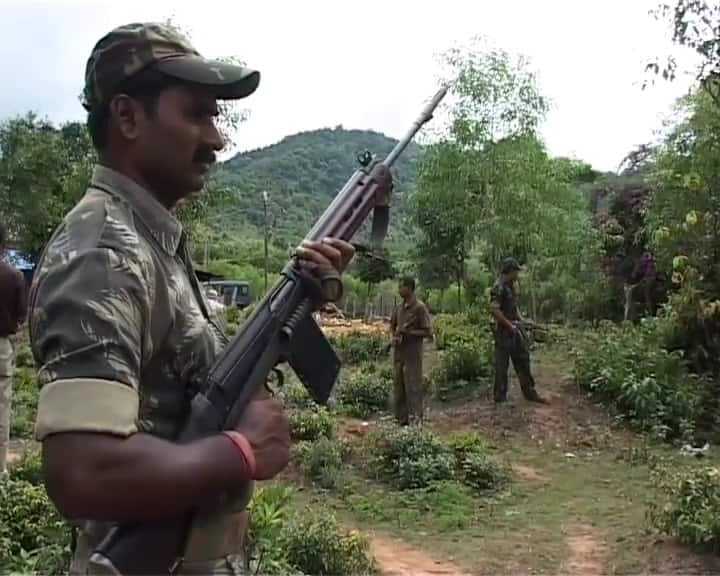 Did the Naxals leave Karnataka and go to Kerala after Vikrangowda's encounter? rav