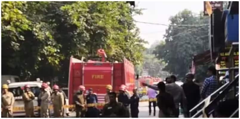 Delhi Rohini blast Police did not rule out the possibility of garbage in the firecracker shop had exploded