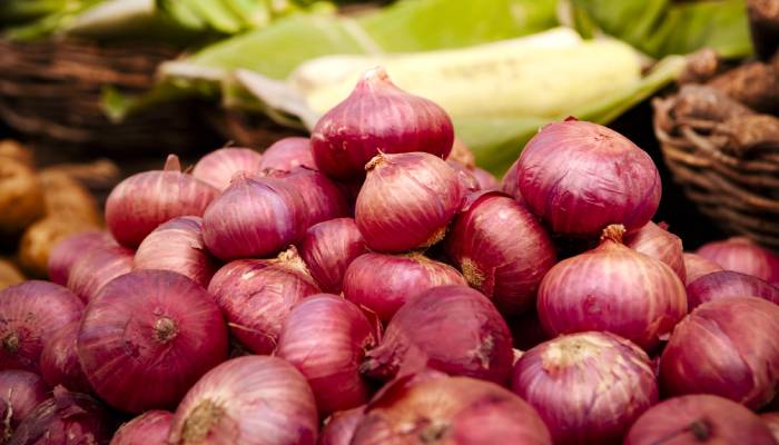 Delhi user complaints about onion price Swiggy Instamart sells it for rs 39 